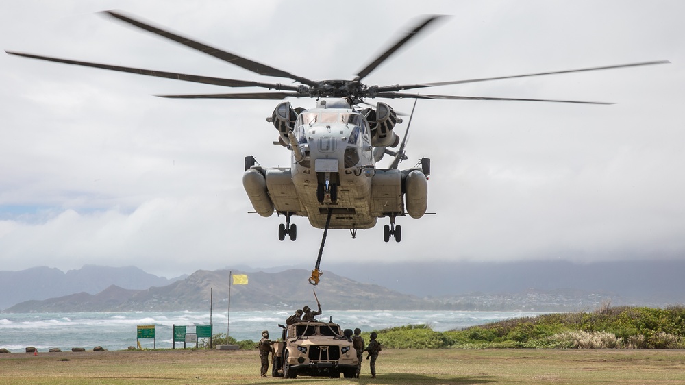 First JLTV External Lift on Marine Corps Base Hawaii