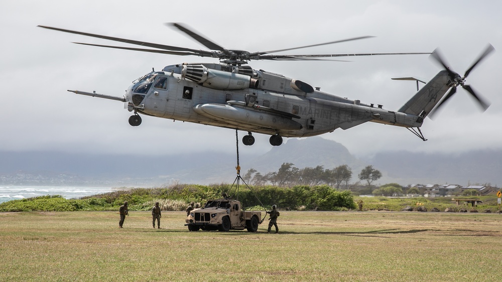 First JLTV External Lift on Marine Corps Base Hawaii