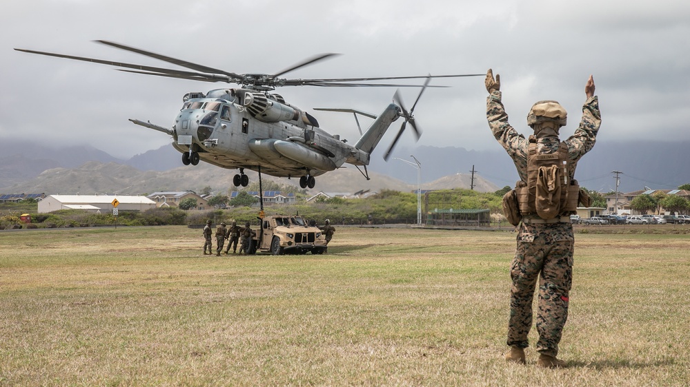 First JLTV External Lift on Marine Corps Base Hawaii