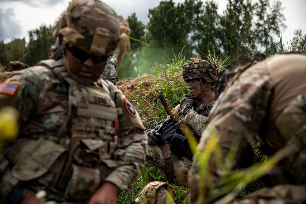 Battle Group Poland hosts Multinational Corps Northeast commander