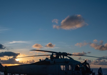 USS America conducts cyclic flight operations with HMS Queen Elizabeth