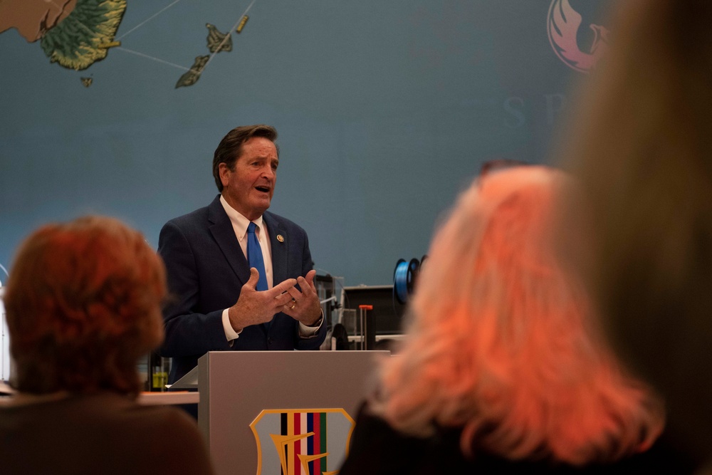 Congressman John Garamendi visits Gonge Innovation Lab