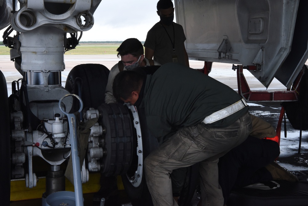 DVIDS - Images - Maintainers Keep The B-1 In The Fight [Image 5 Of 7]