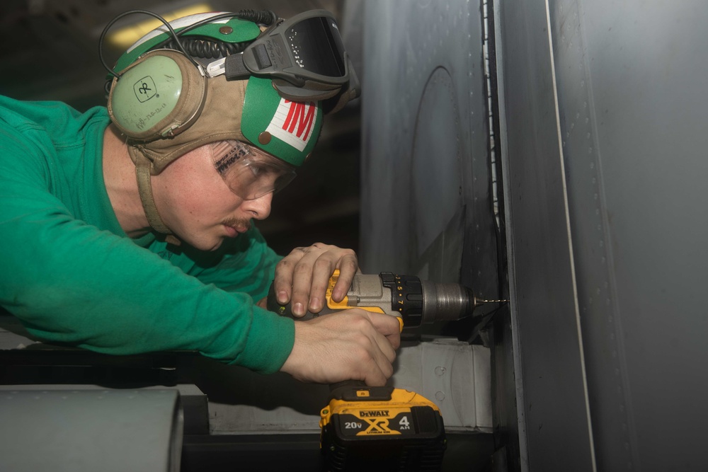 USS Ronald Reagan (CVN 76) Hangar Bay