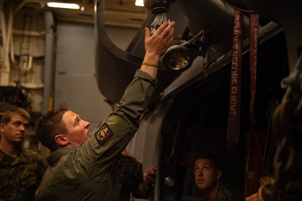 HSC 26 Conducts Rescue Strop Training with 1st Battalion, 6th Marine Regiment