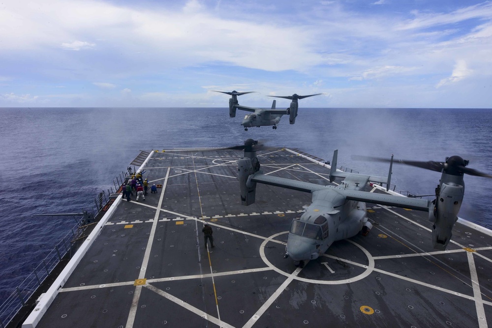 USS John P. Murtha (LPD 26) Flight Ops