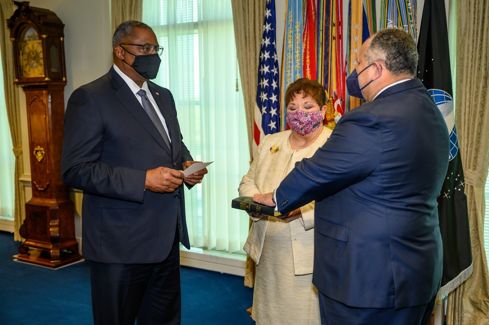 Secretary of Defense swears Secretary of the Navy