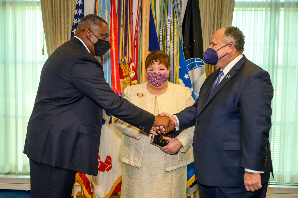 Secretary of Defense swears Secretary of the Navy