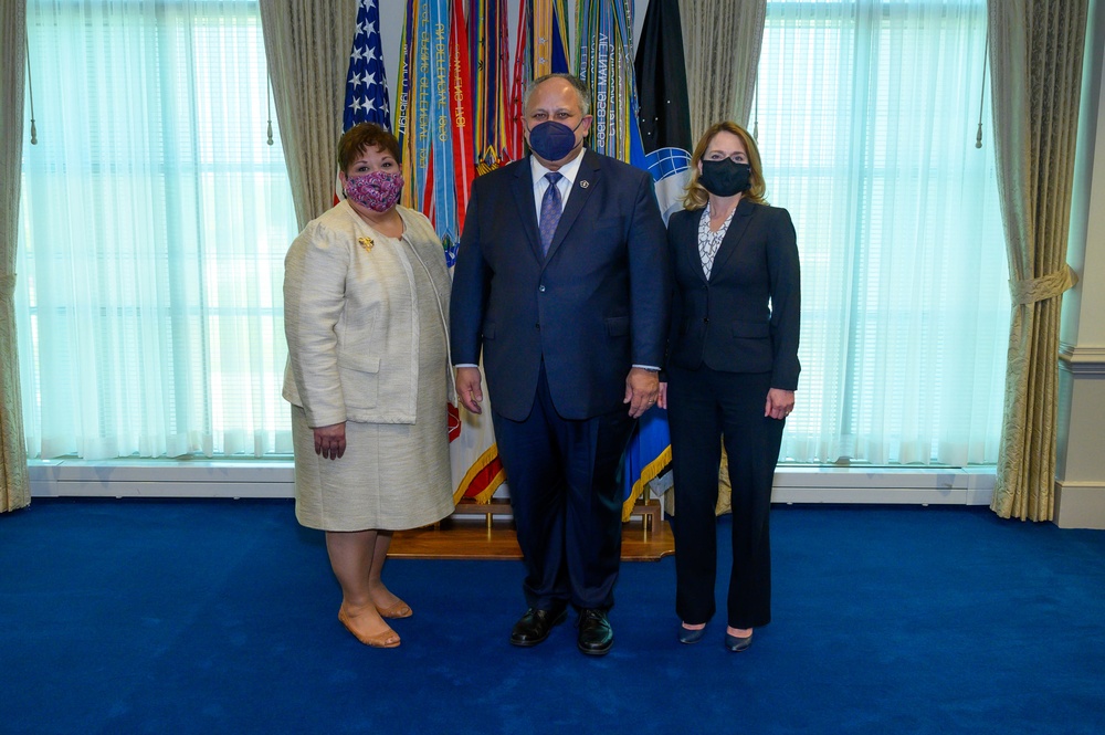 Secretary of Defense swears Secretary of the Navy