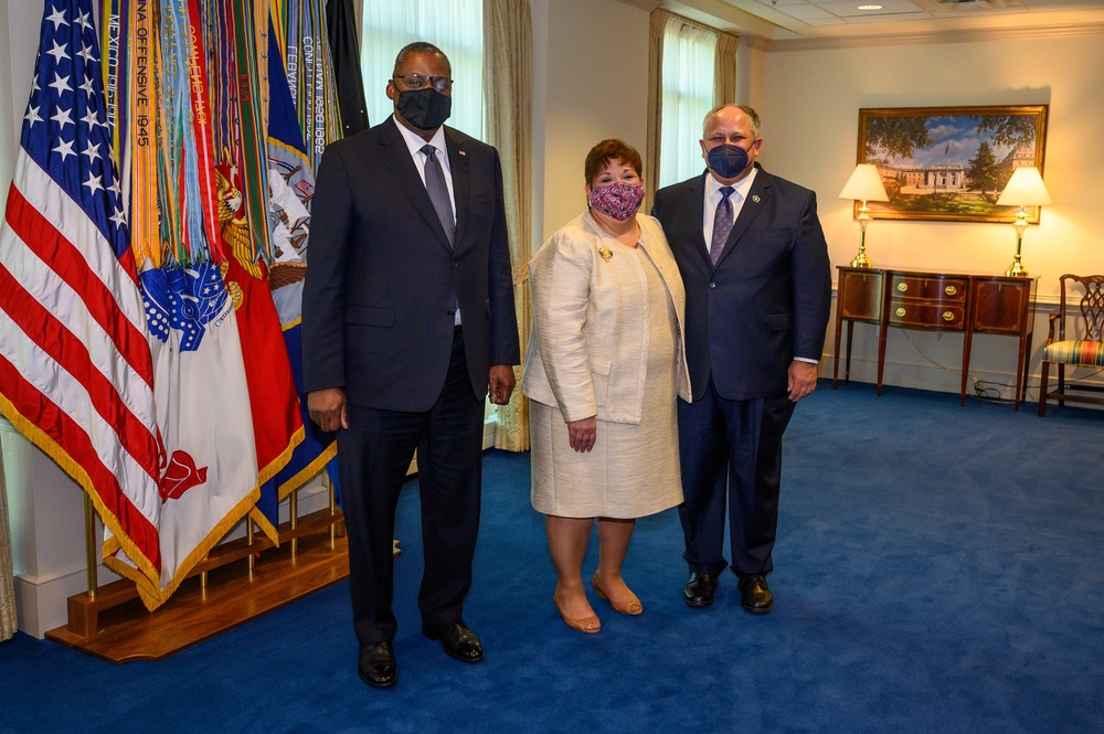 Secretary of Defense swears Secretary of the Navy