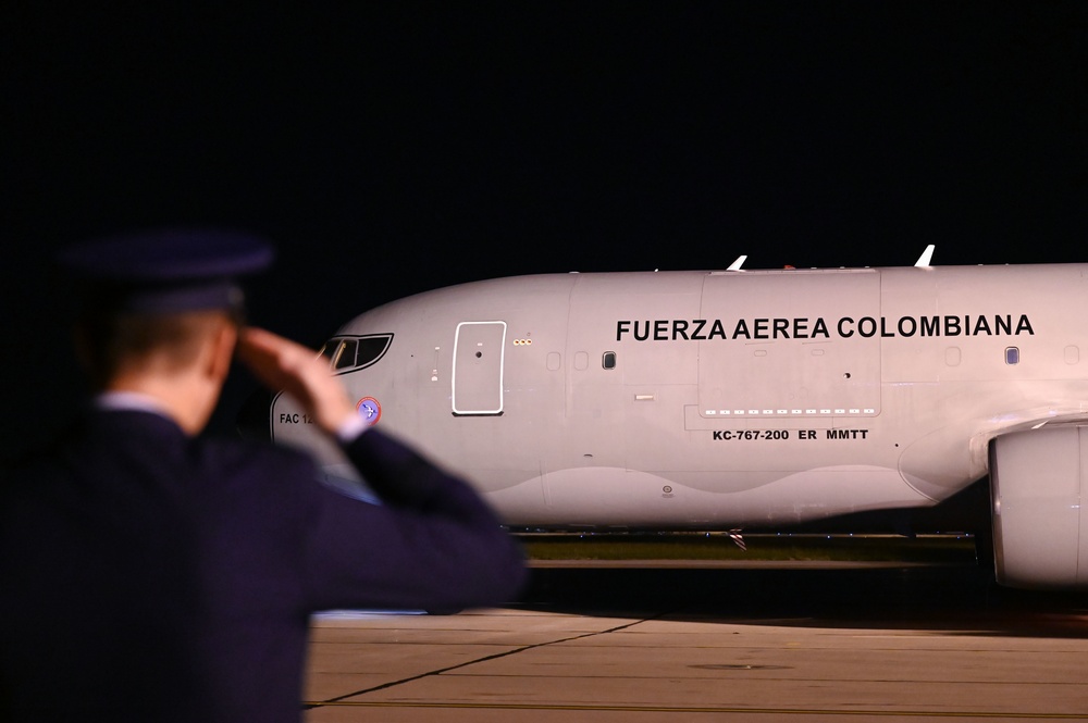 President of Colombia and team visit Scott AFB