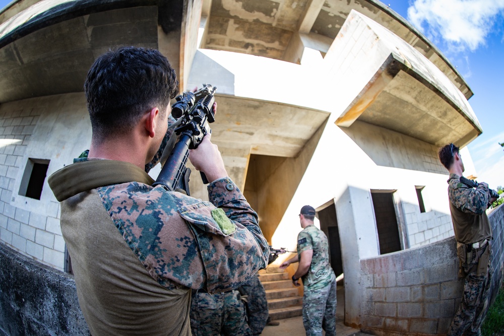 Marines with MRF and NSW enhance CQC abilities