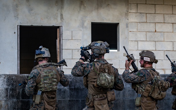 Marines with MRF and NSW enhance CQC abilities