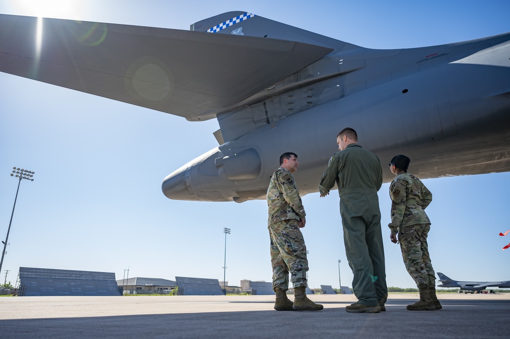 New 8th AF CC chooses Dyess for first command visit