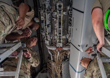 New 8th AF CC chooses Dyess for first command visit