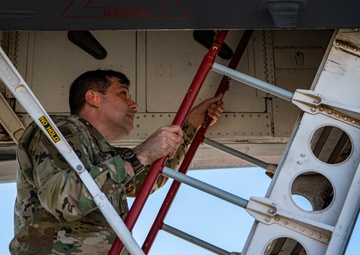 New 8th AF CC chooses Dyess for first command visit