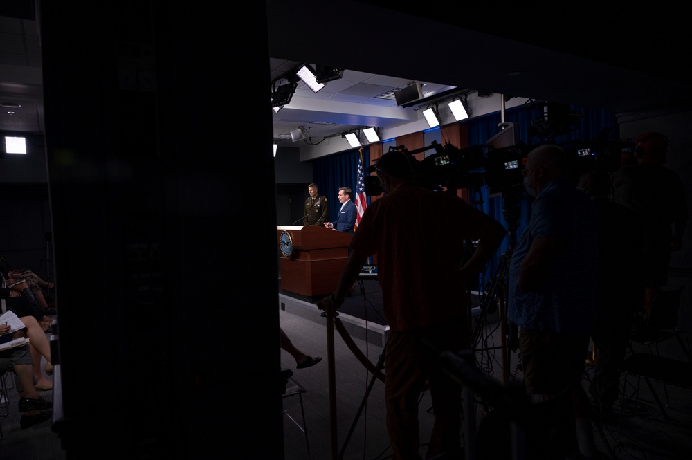Pentagon Officials Brief Reporters