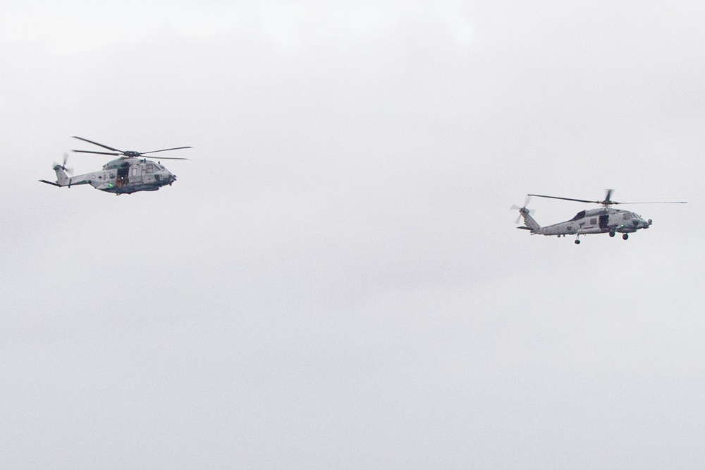 USS Ronald Reagan (CVN 76) Fly by