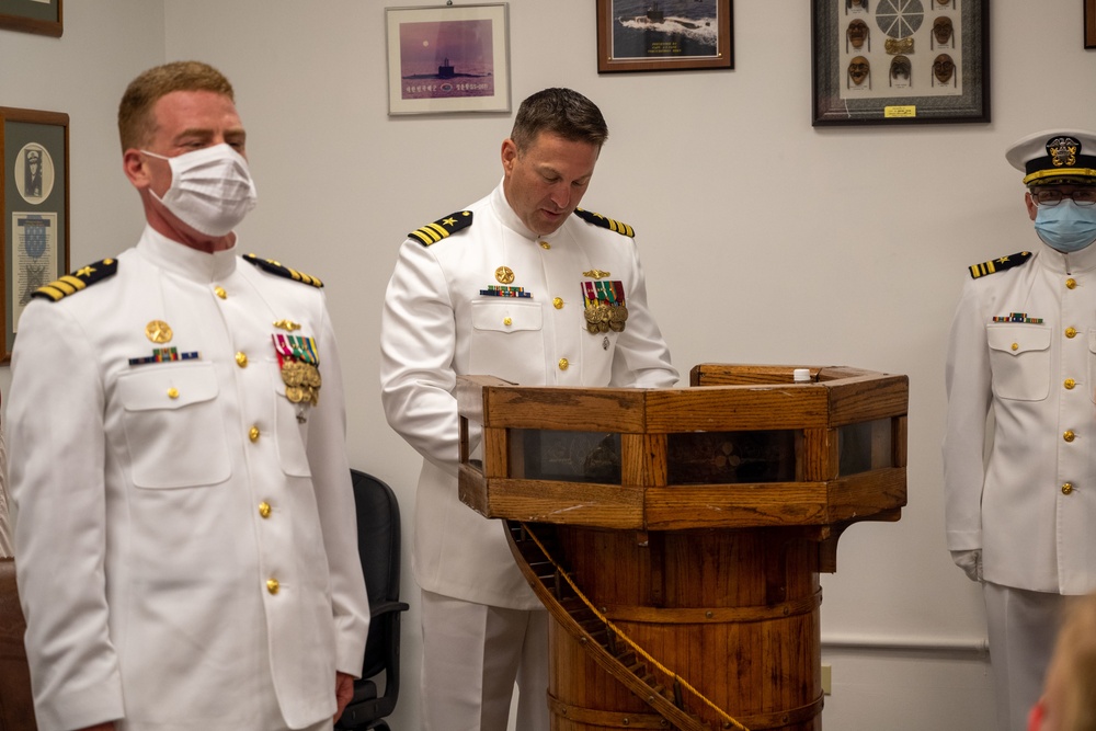 USS Charlotte (SSN 766) Welcomes New Commanding Officer