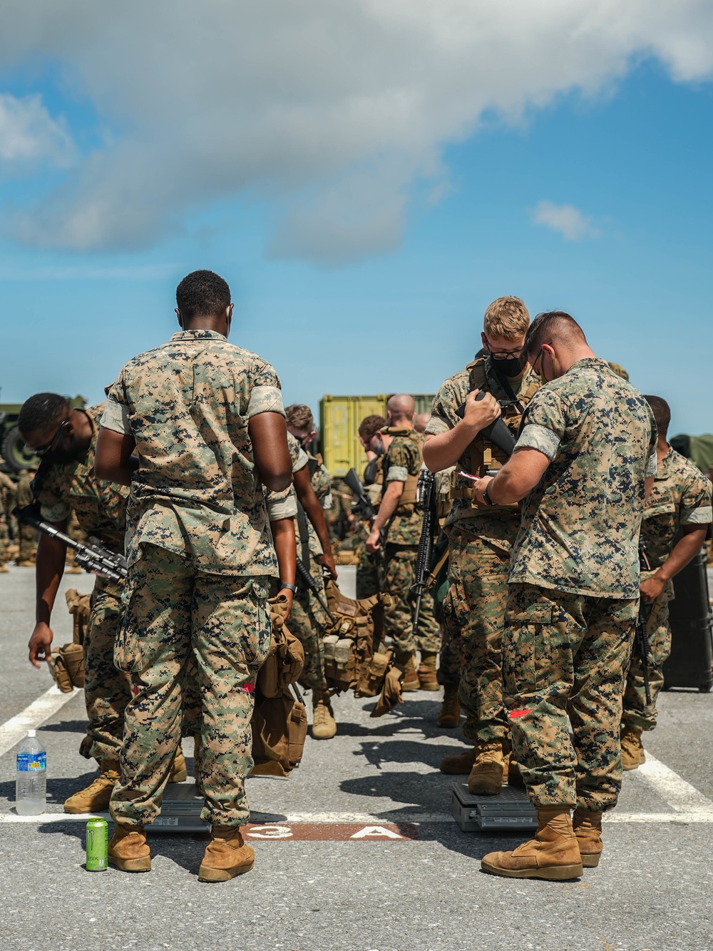 Marines with 3d MLG and 3d Marine Division conduct an Alert Contingency MAGTF drill