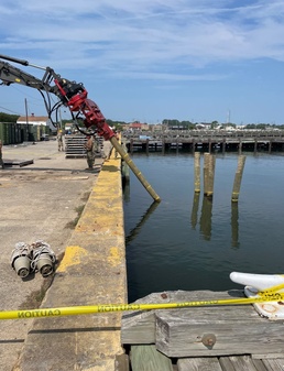 NMCB 133 Drives Piles During Port Damage Repair Evolution of LSE 2021