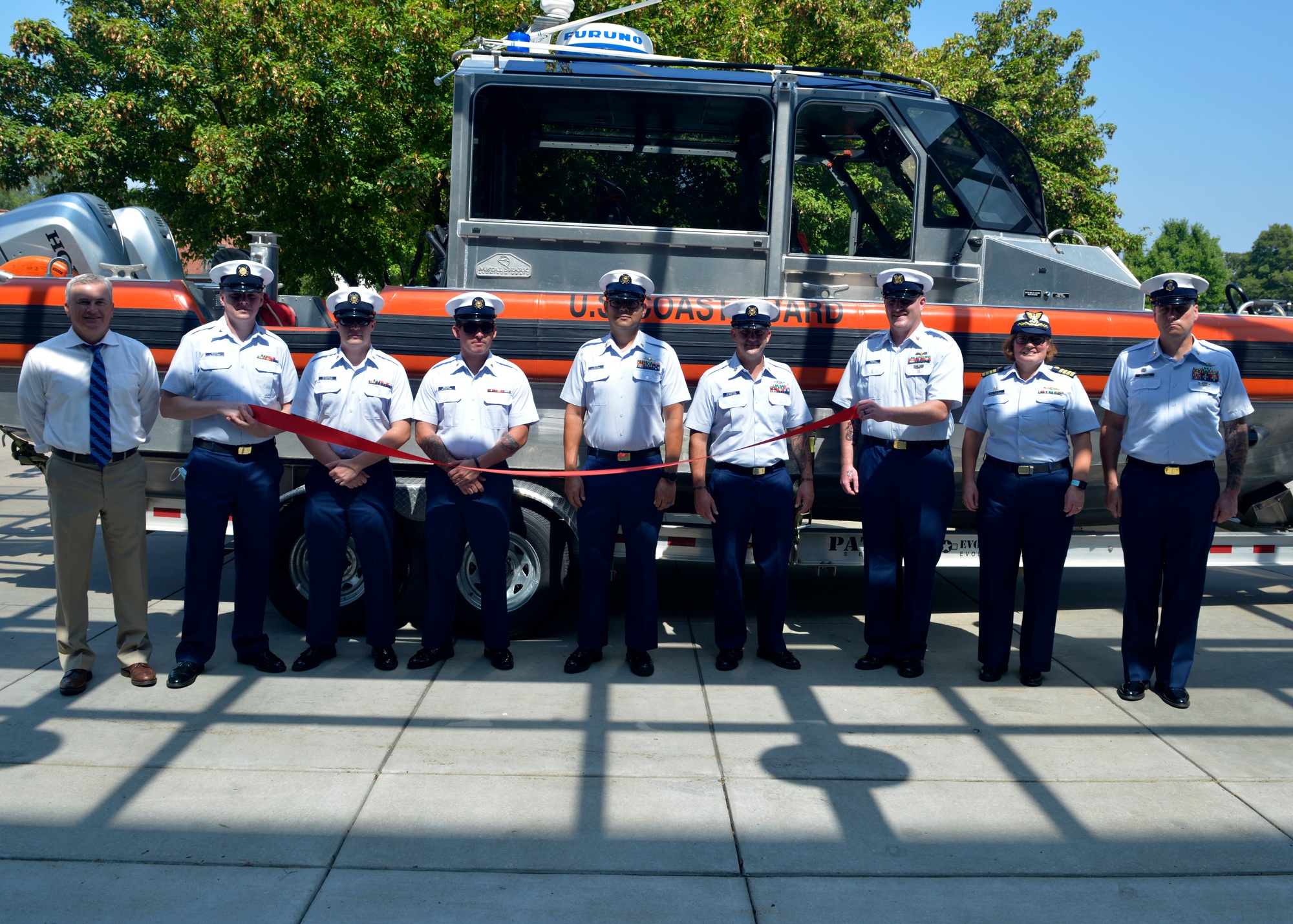 Images - Coast Guard commissions new unit in Paducah, Ky picture