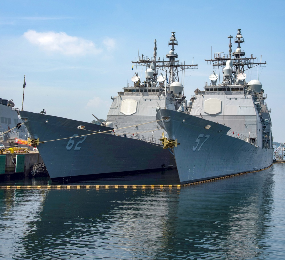 USS Lake Champlain arrives in Yokosuka