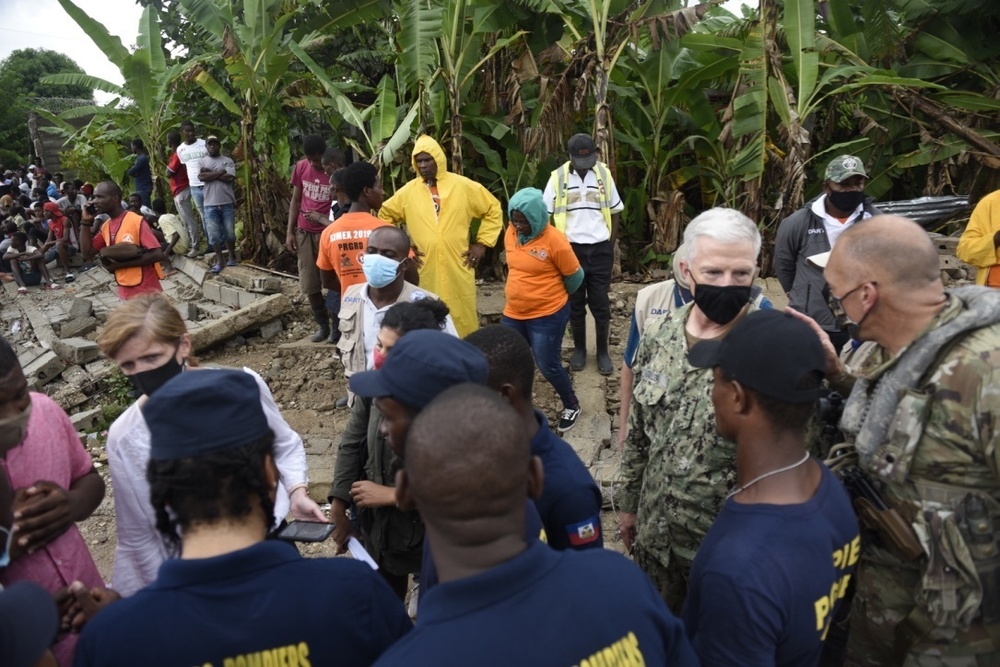 USSOUTHCOM commander, JTF-Haiti commanders visit Haitian communities after supply drops