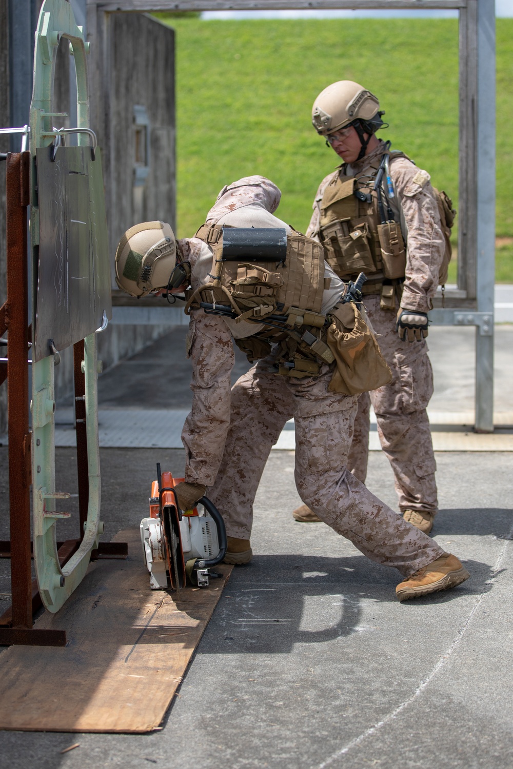 Reconnaissance mechanical and thermal breaching