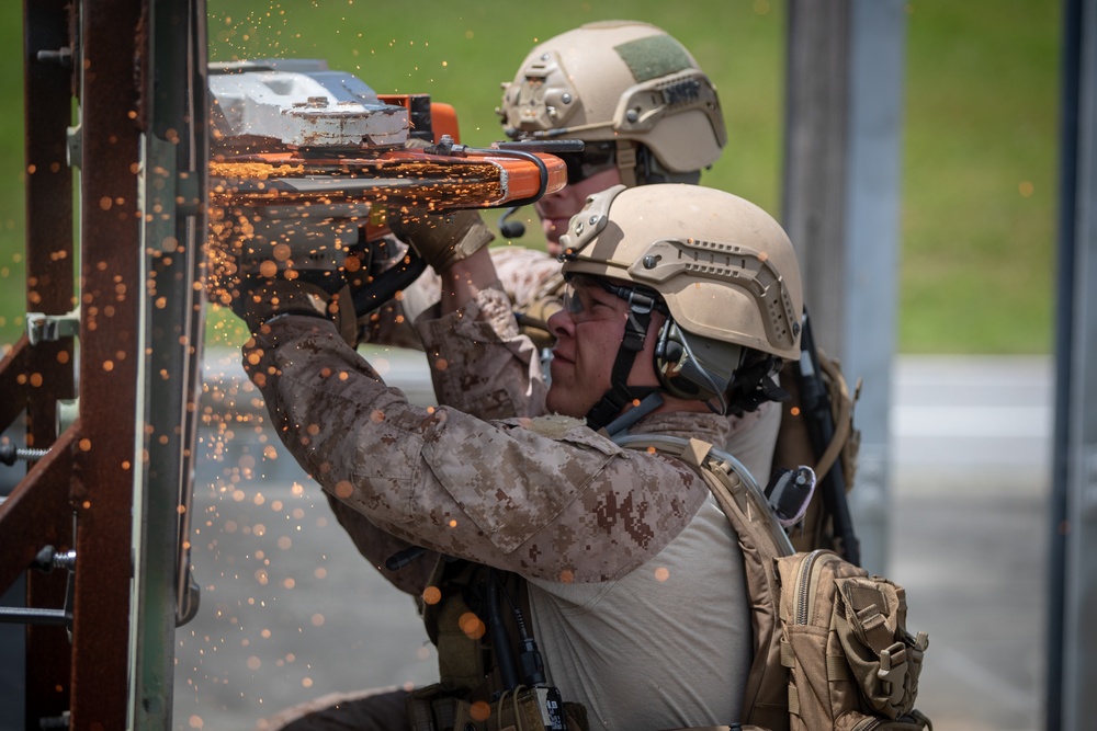 Reconnaissance mechanical and thermal breaching