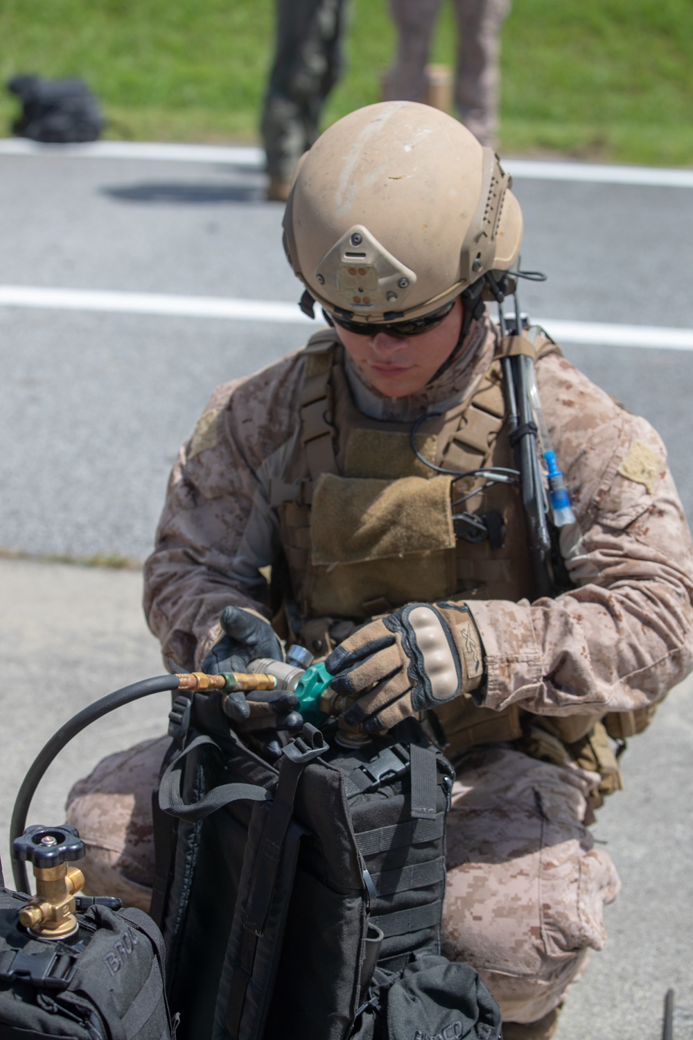 Reconnaissance mechanical and thermal breaching