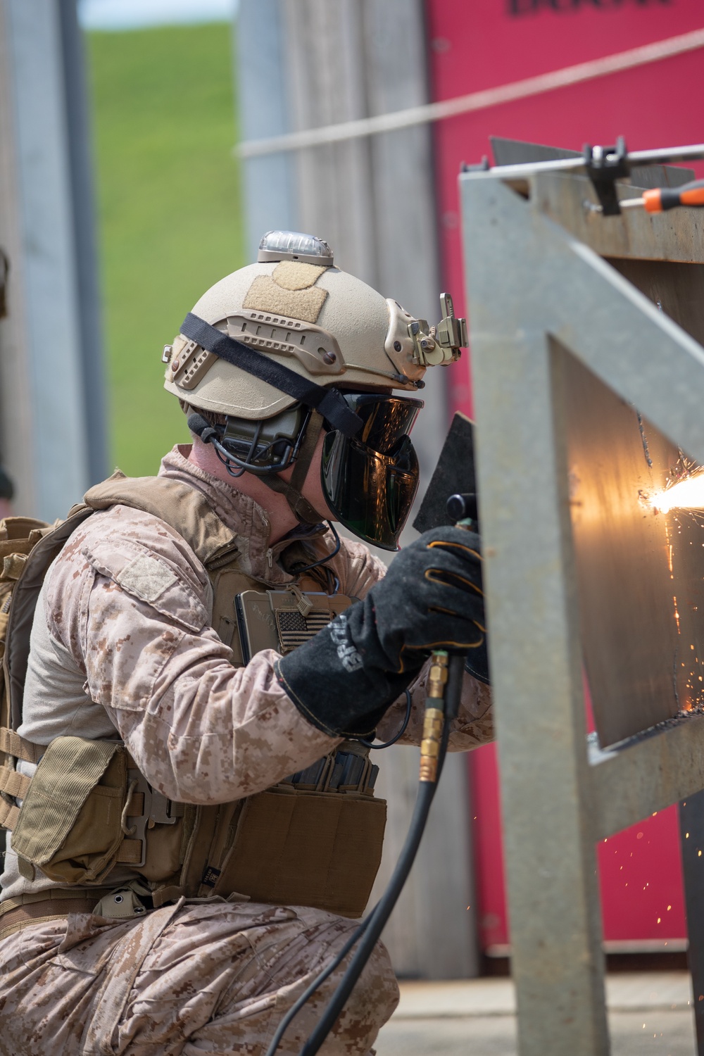 Reconnaissance mechanical and thermal breaching