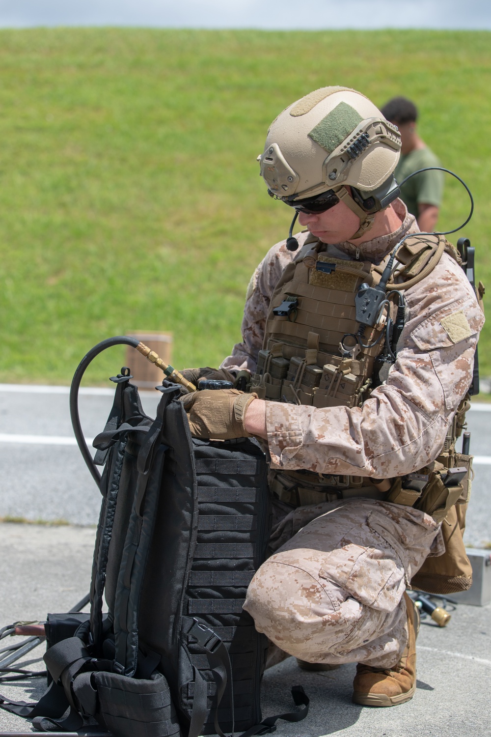 Reconnaissance mechanical and thermal breaching