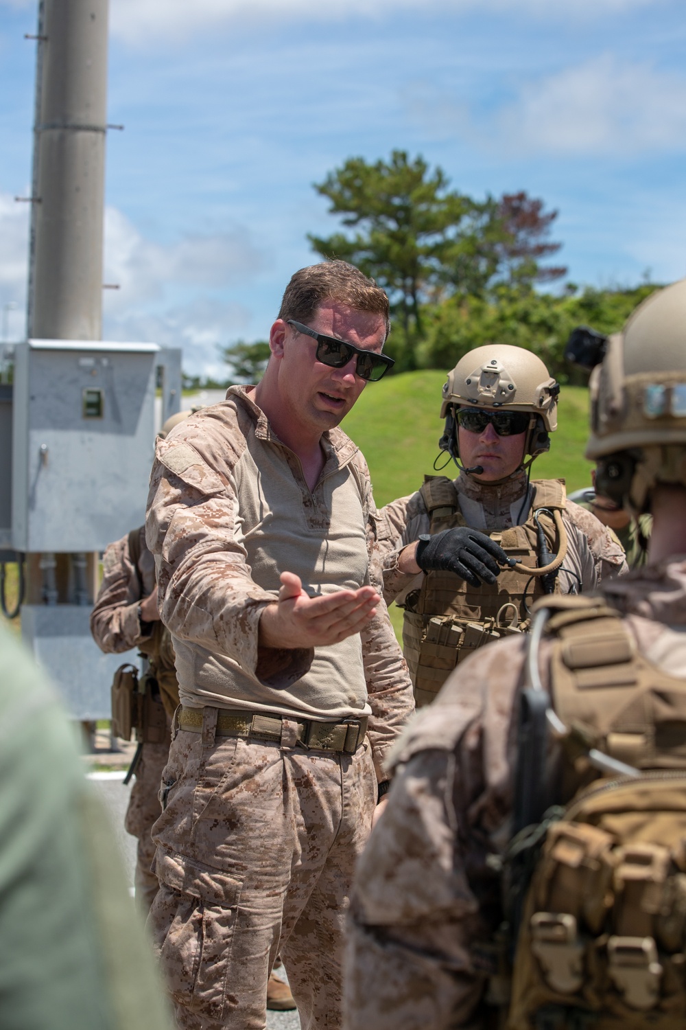 Reconnaissance mechanical and thermal breaching