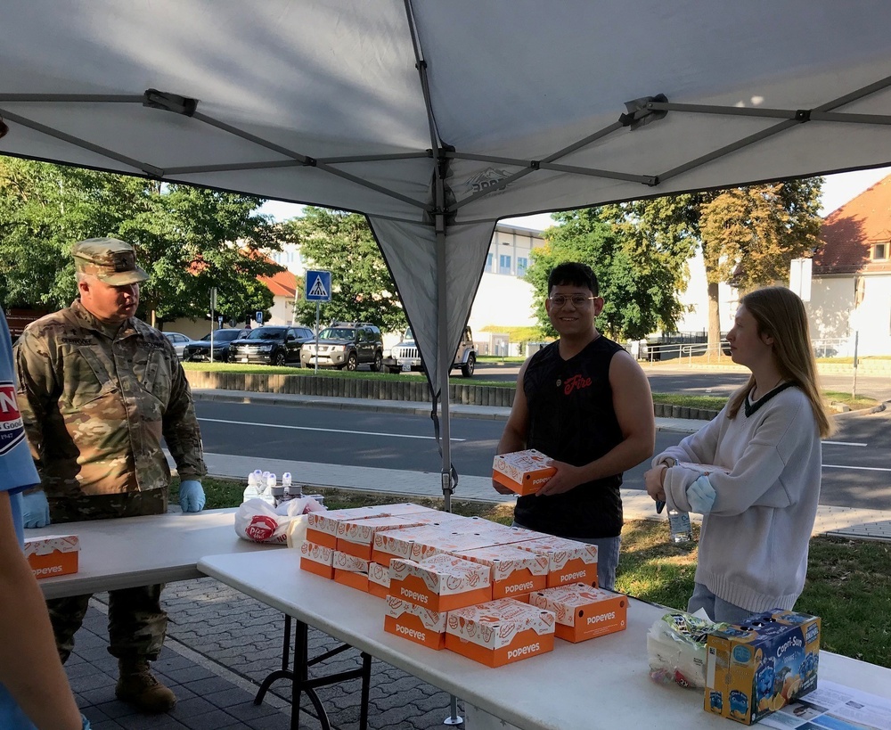Wiesbaden Garrison Religious Support furnishes meals for new community members
