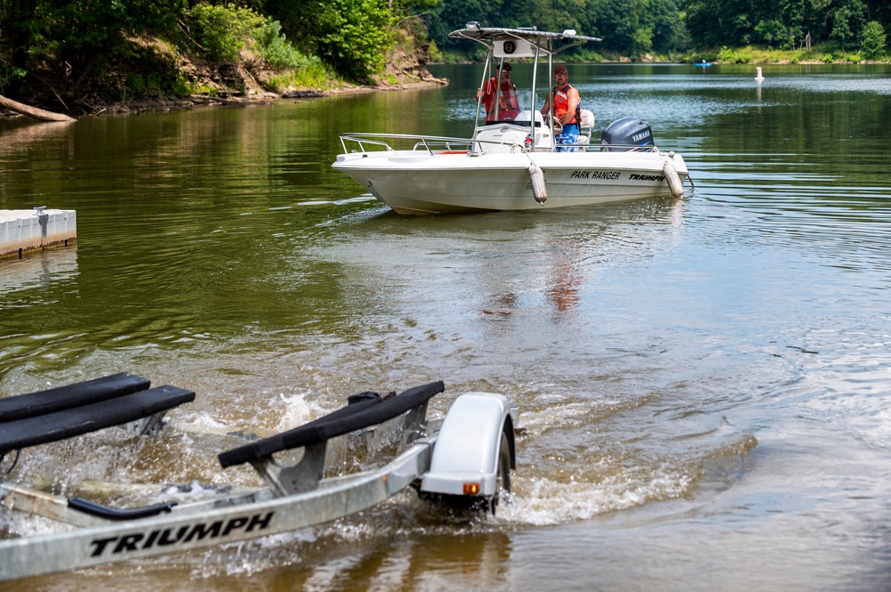 Pittsburgh District hosts motorboat training