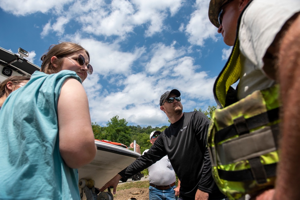 Pittsburgh District hosts motorboat training