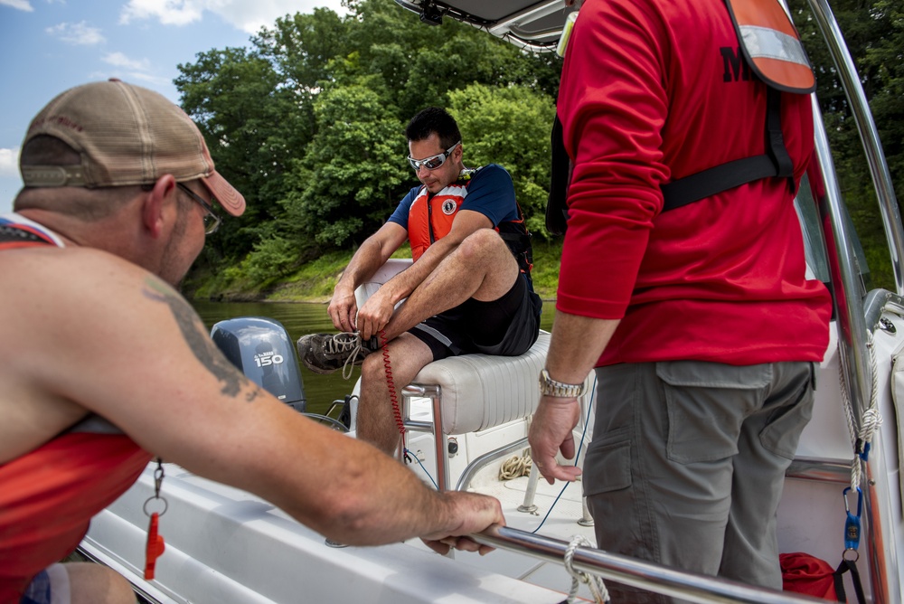 Pittsburgh District hosts motorboat training