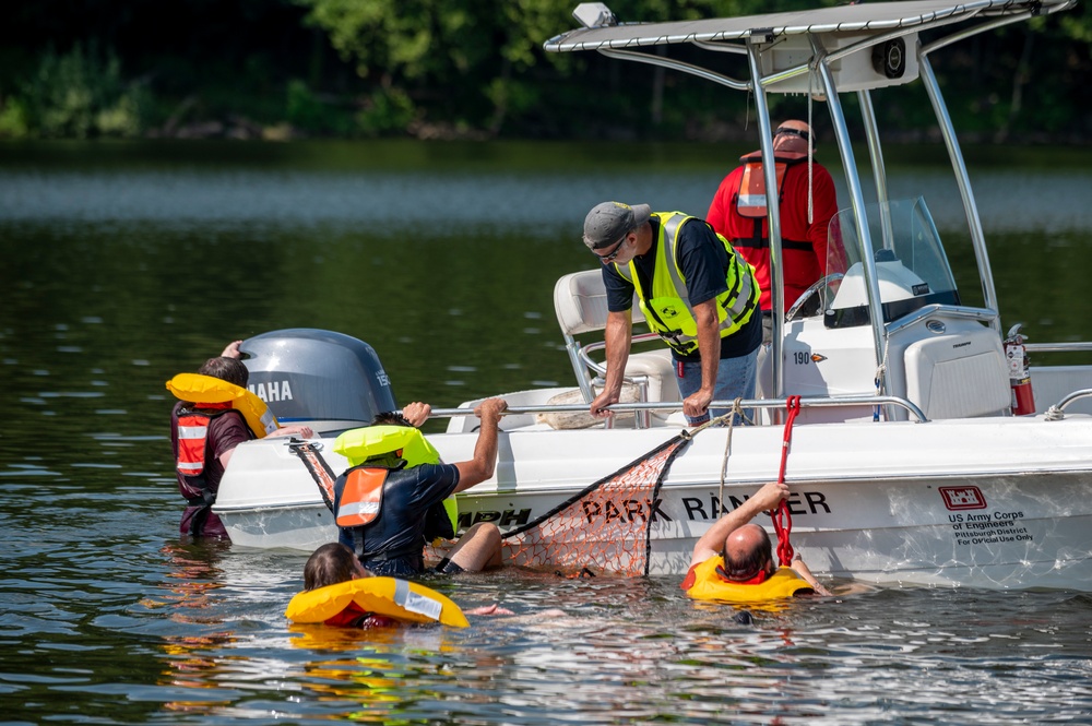 Pittsburgh District hosts motorboat training