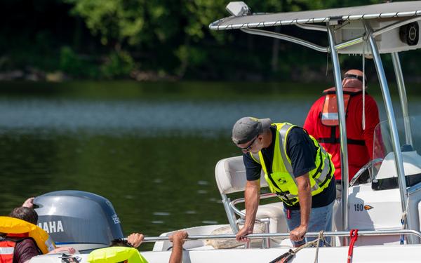 Pittsburgh District hosts motorboat training