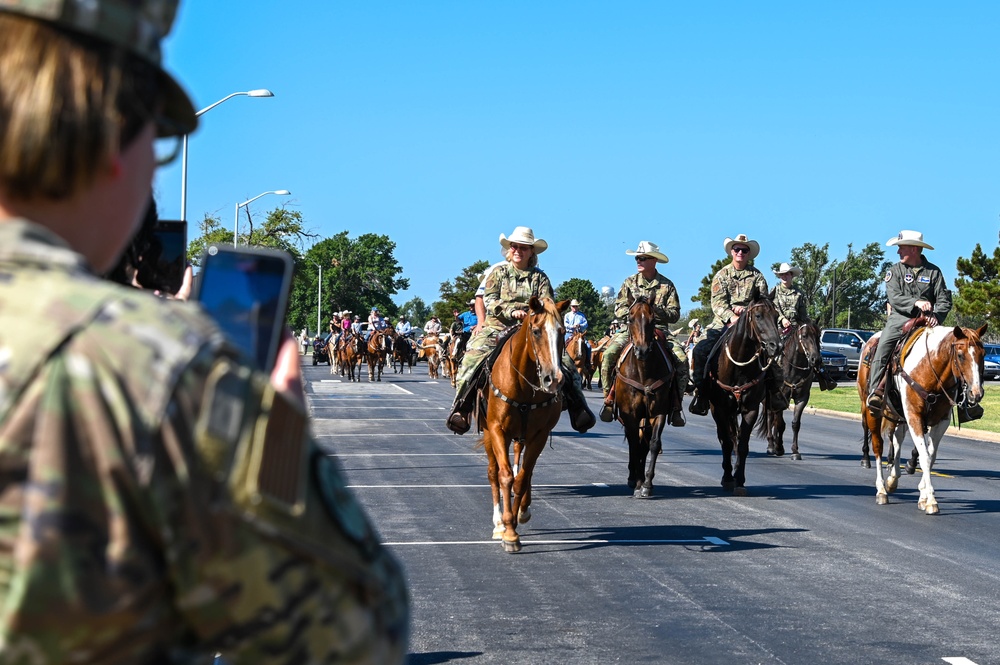 Moo-ve over, cattle coming through!