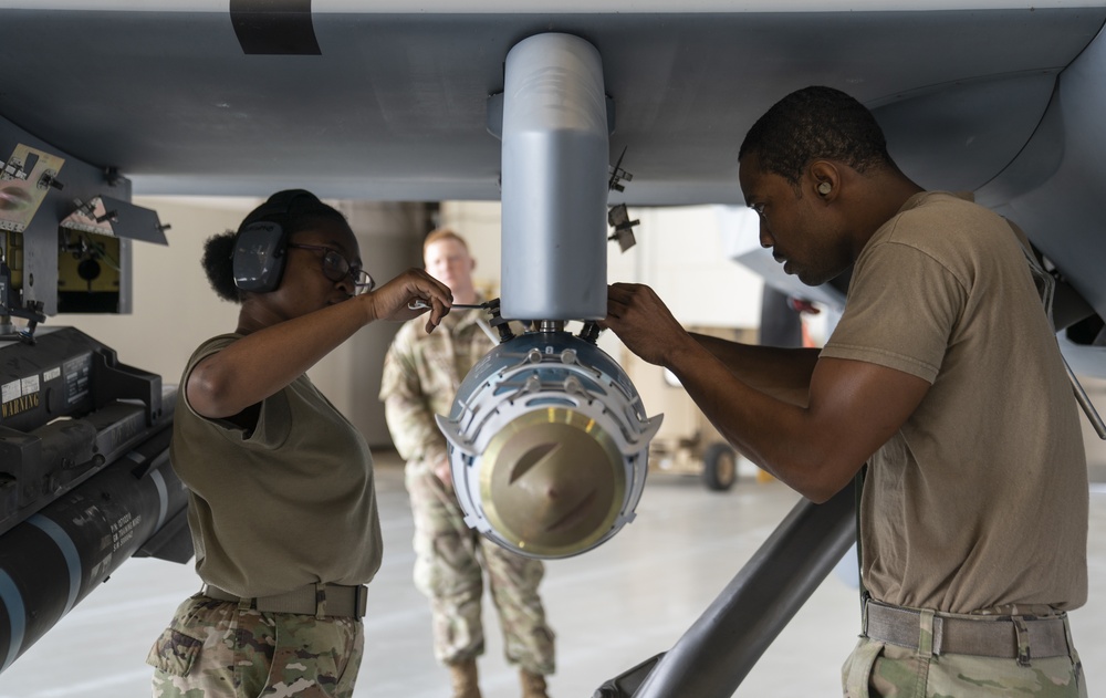 432nd Aircraft Maintenance Squadron hosts load crew of the quarter competition