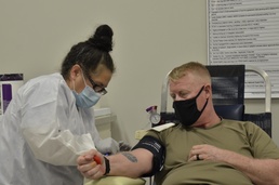 Screaming Eagles donate blood to save lives downrange