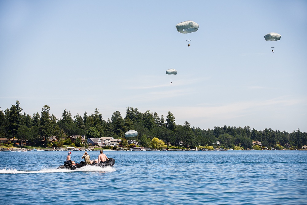 U.S. Army Rangers Jump into Lake