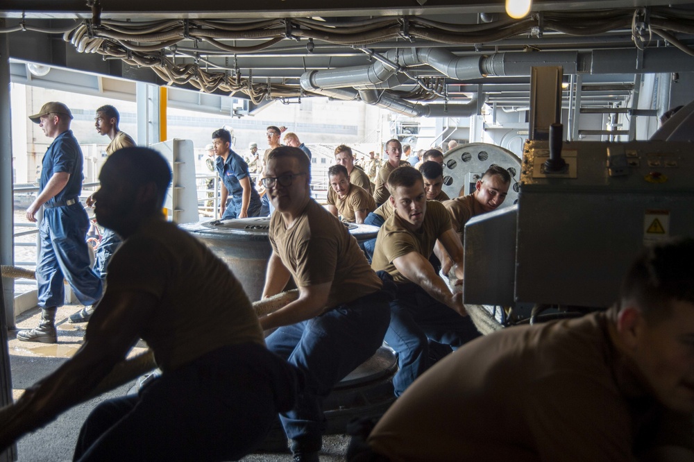 GHWB Sailors Participate in Line Handling