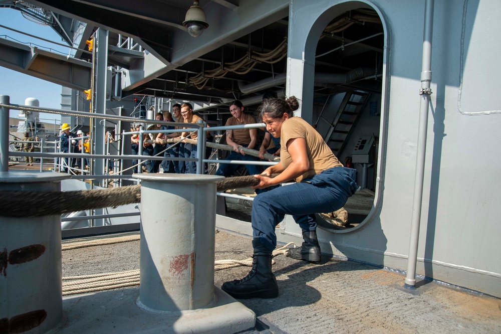 GHWB Sailors Participate in Line Handling