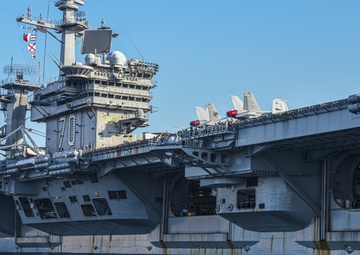 USS Carl Vinson arrives at Commander, Fleet Activities Yokosuka for scheduled port visit