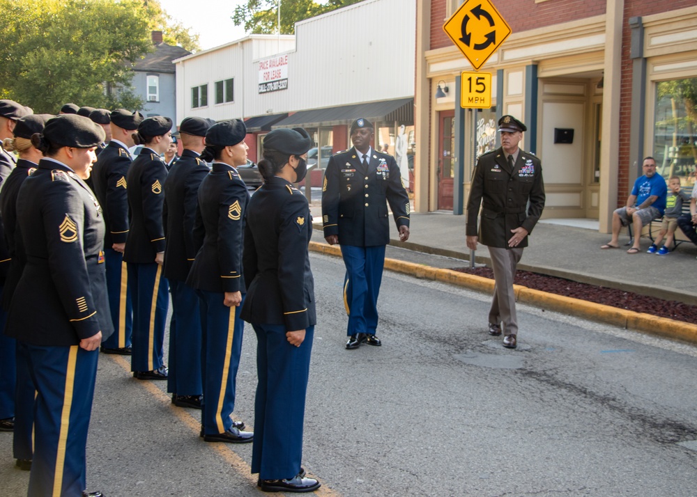 Soldiers from Fort Knox Participate in Heartland Homecoming Parade