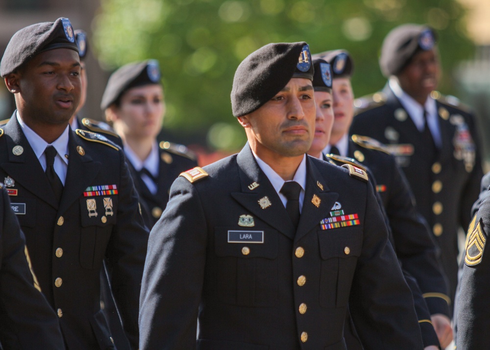 Soldiers from Fort Knox Participate in Heartland Homecoming Parade