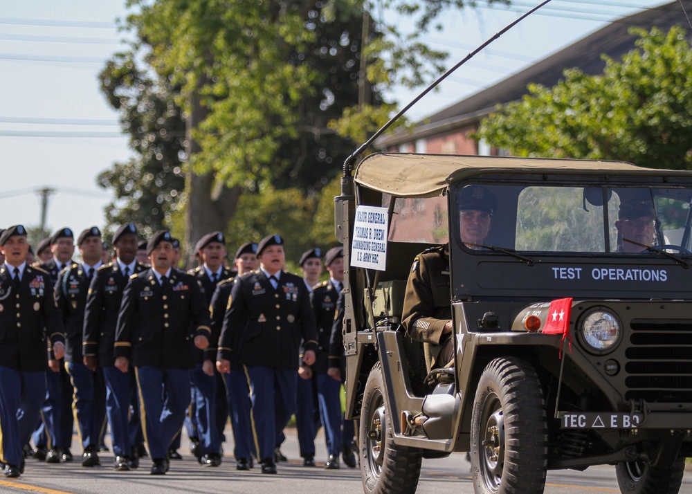 Soldiers from Fort Knox Participate in Heartland Homecoming Parade